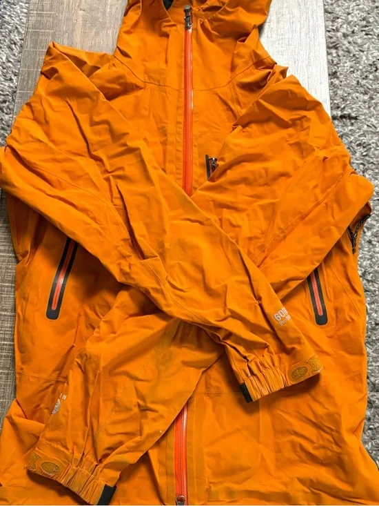 Mountain Hardware Gore-Tex Pro Shell Jacket - Picture 7 of 12